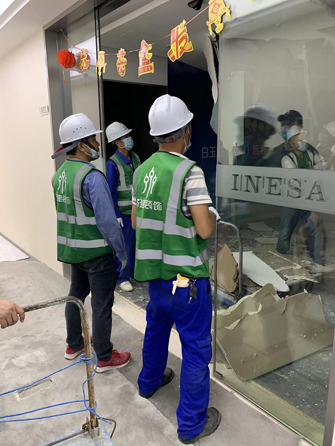 漕河涇智匯園辦公室裝修施工現(xiàn)場(chǎng)