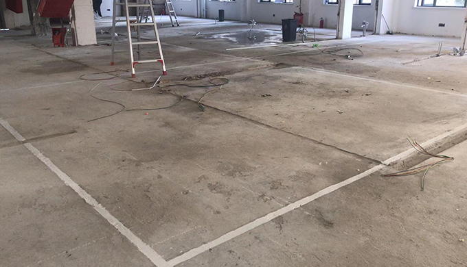 上海徐匯漕河涇?chē)?guó)際孵化中心辦公室裝修施工現(xiàn)場(chǎng)