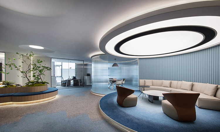 互聯(lián)網(wǎng)都有哪些平臺(tái)和渠道去找上海專業(yè)的辦公室裝修公司呢？