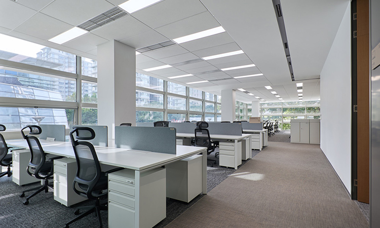 現(xiàn)代風(fēng)員工辦公區(qū)