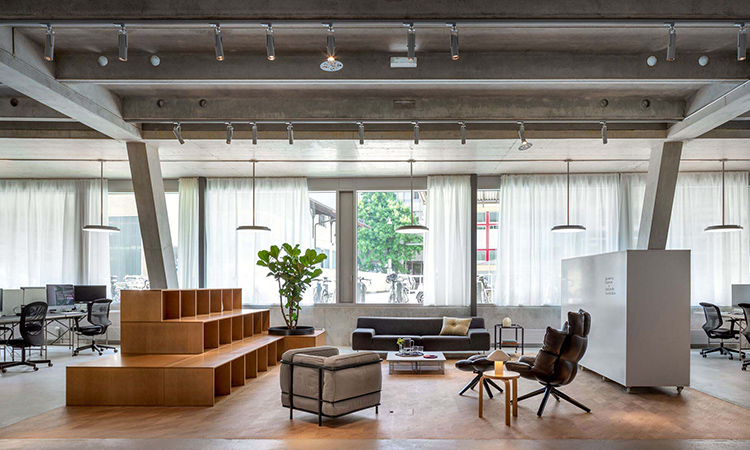 裸頂辦公室燈光效果